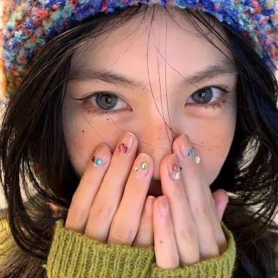 踮起脚尖靠近你